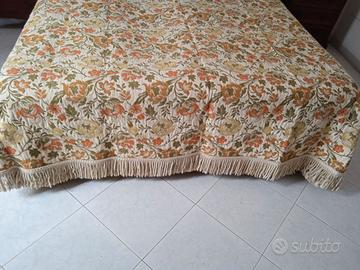 Antico copriletto per letto matrimoniale