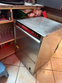 Lavastoviglie industriale