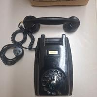 Telefono vintage sip muro antico