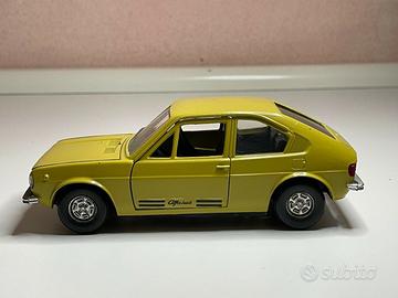 Modello auto alfa romeo alfasud gialla politoys