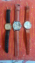 Tre orologi a pila da uomo.