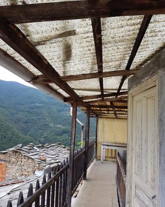 Rustico ligure da ristrutturare (tetto nuovo)