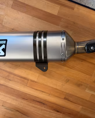 Akrapovic per Moto Guzzi V85TT
