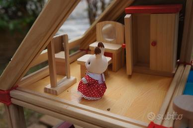Casetta in legno + arredi e coniglietti Sylvanian