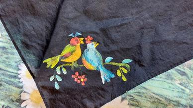 Piccolo foulard nero dipinto a mano