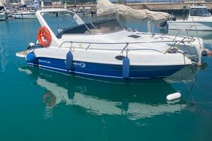 Barca a  motore