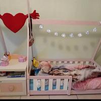 Letto a forma di tenda indiana per bambina