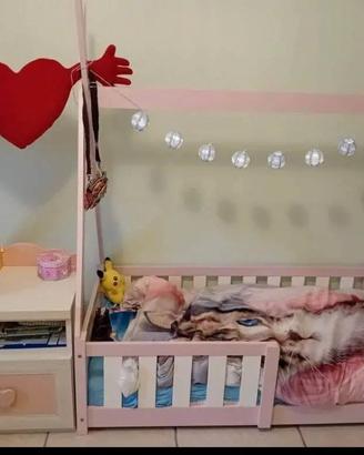 Letto a forma di tenda indiana per bambina