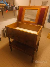 Mobile antico in legno massello con specchio
