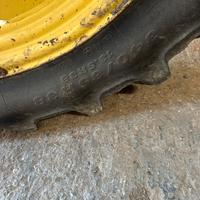 Cerchi con gomme trattore