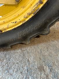 Cerchi con gomme trattore