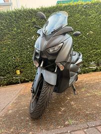 Yamaha X-Max 125 scarico leovince
