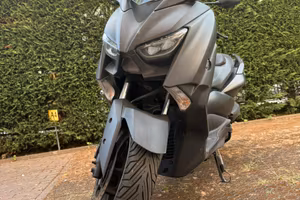 Yamaha X-Max 125 scarico leovince