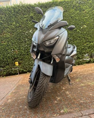Yamaha X-Max 125 scarico leovince