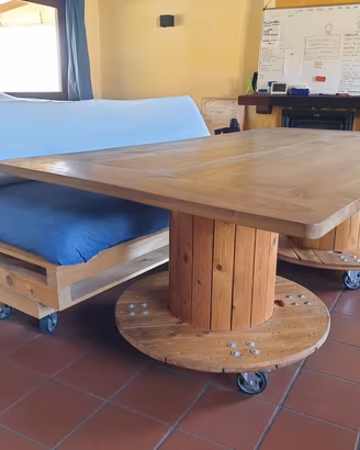Tavolo artigianale in noce massello con ruote 