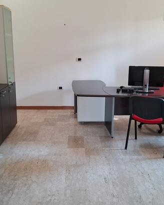  stanze ufficio arredati ed attrezzati