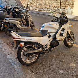 VFR 750
