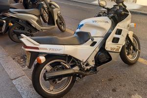 VFR 750