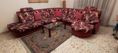 Divano letto scomponibile + tavolino+tappeto