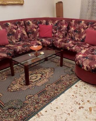Divano letto scomponibile + tavolino+tappeto