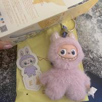 Labubu pin for love E