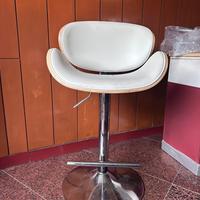 Quattro sgabelli vendibili anche separati