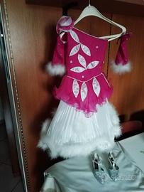 Abito da ballo con scarpe