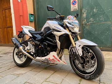 Suzuki GSR-750