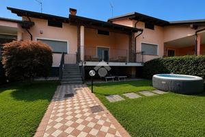 VILLA A SCHIERA A SAN FRANCESCO AL CAMPO