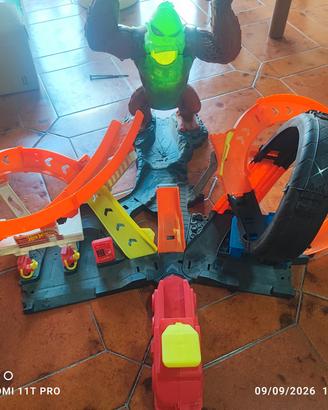 hot wheels assalto del gorilla velenoso