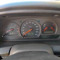 Volvo v 40 2003