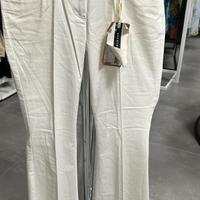 stock pantaloni bianchi