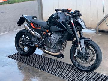 KTM DUKE 790