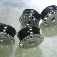 Cerchi 15'+ borchie originali Wolkswagen serie 4