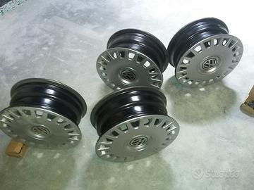 Cerchi 15'+ borchie originali Wolkswagen serie 4