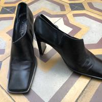 Scarpa chiusa con tacco alto 37.5