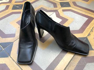 Scarpa chiusa con tacco alto 37.5