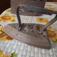 antico ferro da stiro p. b. con rosa