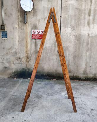 Scala doppia in legno