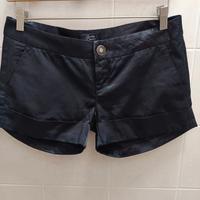 pantaloncino in raso brand Guess 