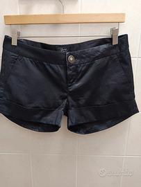 pantaloncino in raso brand Guess 