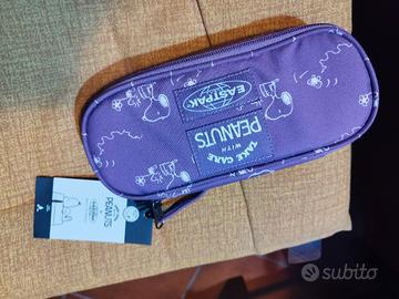 Astuccio ovale Eastpak peanuts 