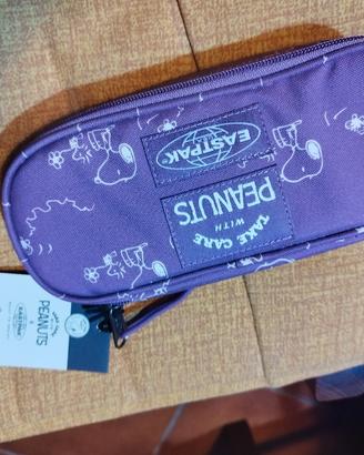 Astuccio ovale Eastpak peanuts 