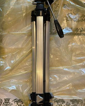 Cavalletto trepiede telescopico