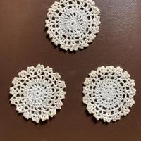 Set 3 centrini in cotone fatti a mano. Diam cm 9