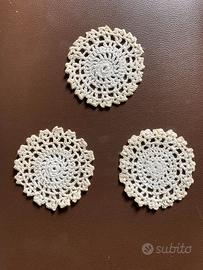 Set 3 centrini in cotone fatti a mano. Diam cm 9