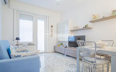 2 LOCALI COMPLETAMENTE RISTRUTTURATO CON BOX