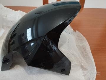 Parafango anteriore di colore nero lucido