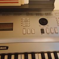 Tastiera Dgx 220 Yamaha con supporto