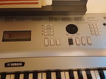 Tastiera Dgx 220 Yamaha con supporto